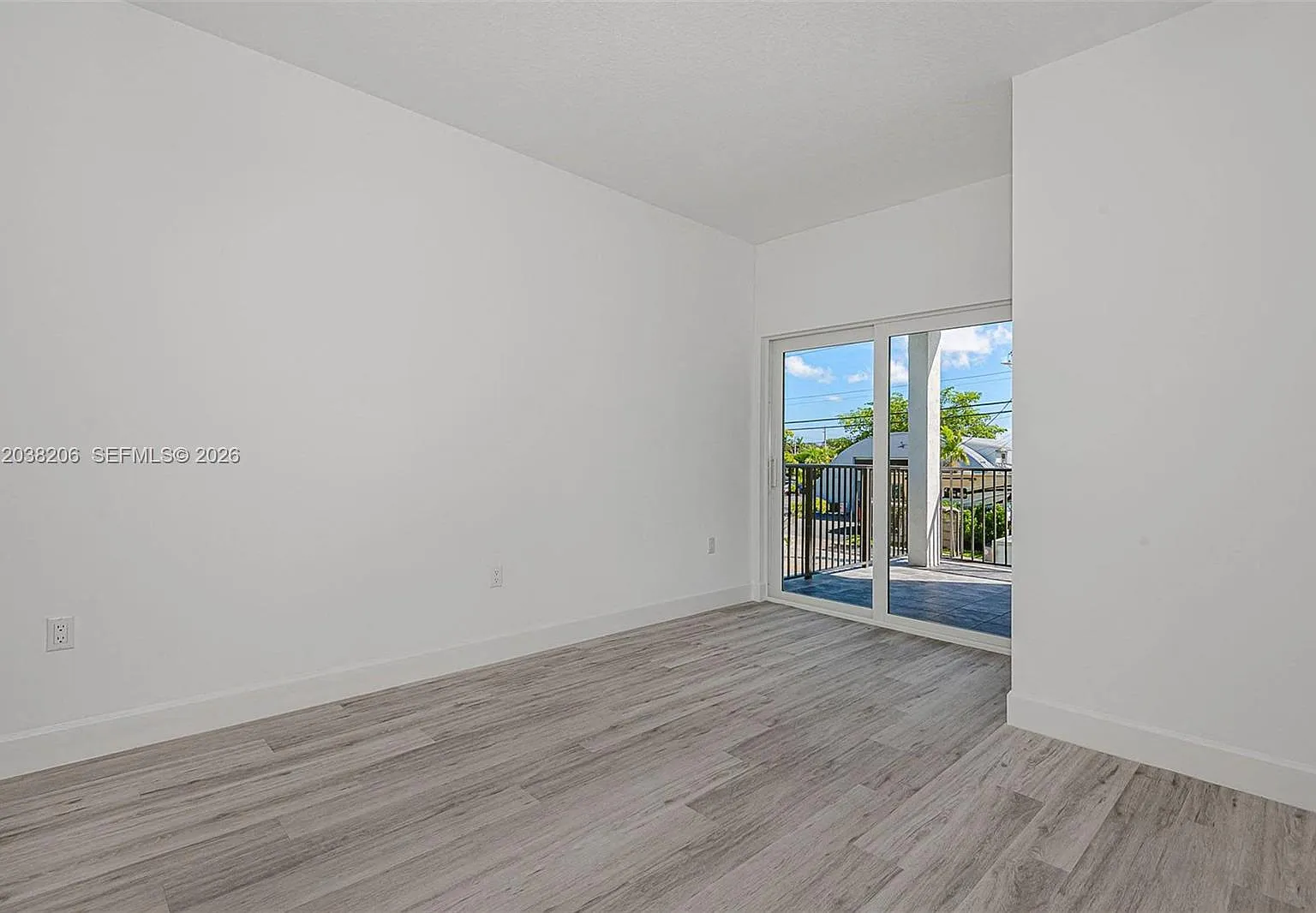 3 bed, 1348 sqft, $2,999 — Photo 3