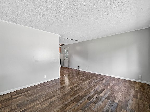 5th image of 511 Washington Ct