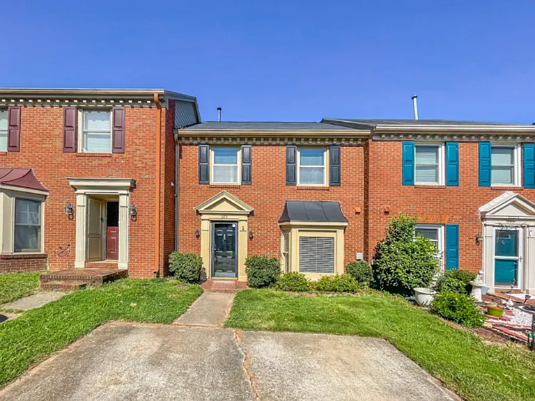 325 Towergate Pl — Photo 2