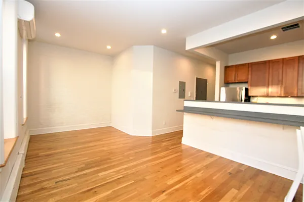 Rented by R New York | media 23