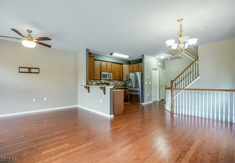 512 Waterview Ct — Photo 4