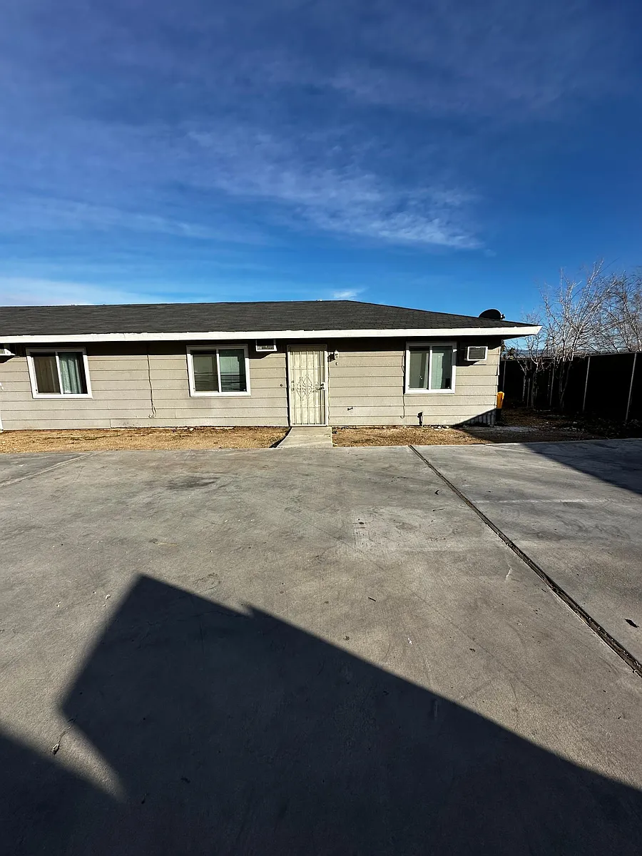 Building Photo - 16259 Orange St #E