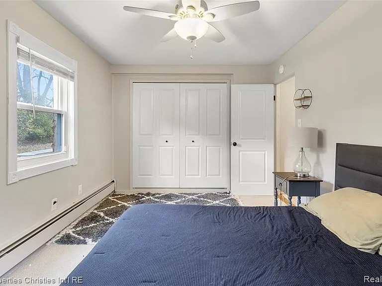 16219 Elizabeth St — Photo 20