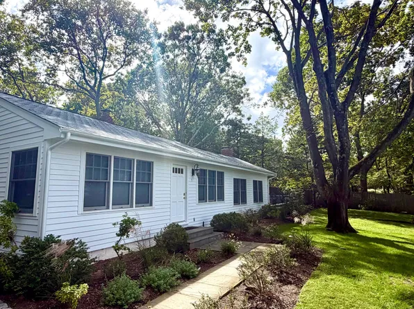 (undisclosed Address), Hampton Bays, NY 11946