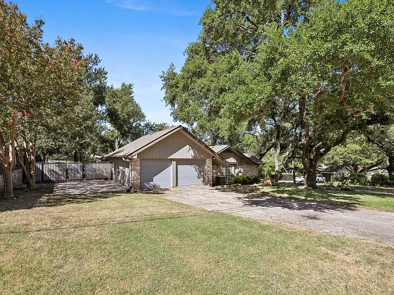 10903 Mellow Ln — Photo 25