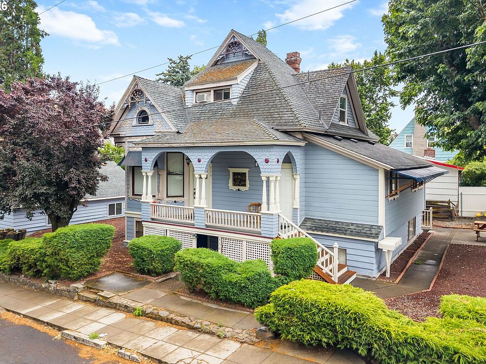 1st image of 501 E 9th St