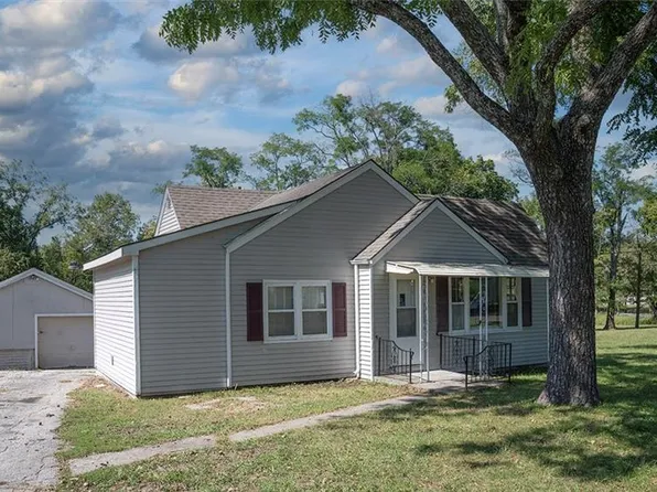 14106 Southern Rd, Grandview, MO 64030