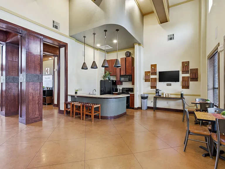 Villas on Sixth Apartment Homes — Photo 16