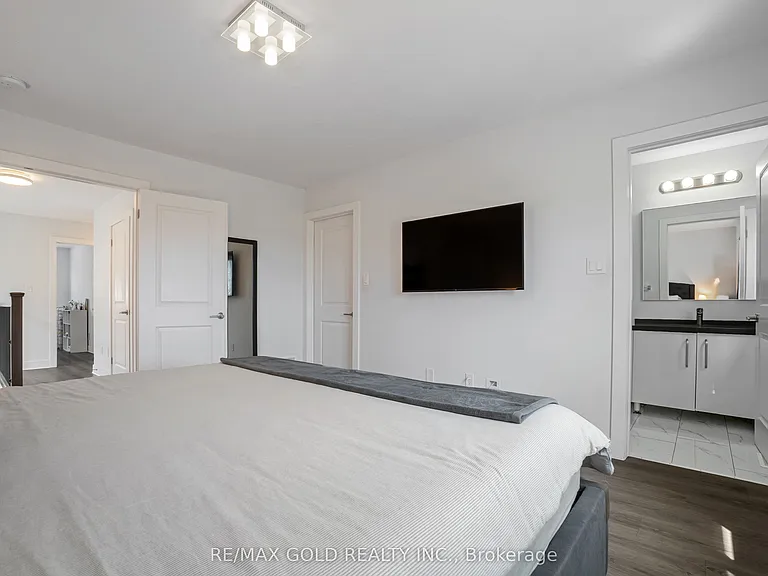 2621 Holbrook Dr #8 — Photo 19