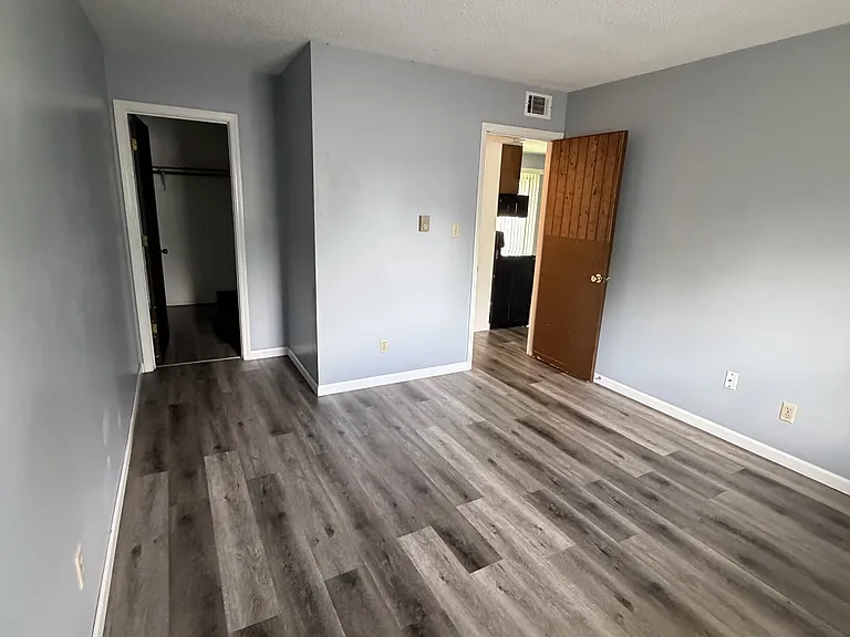 1004 S College St #8 — Photo 5