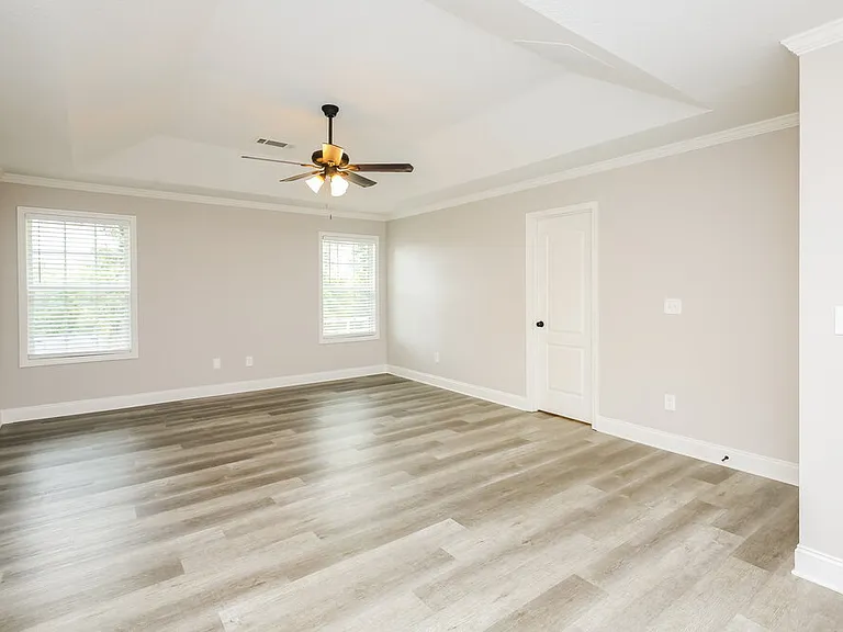 368 Embassy Dr — Photo 10