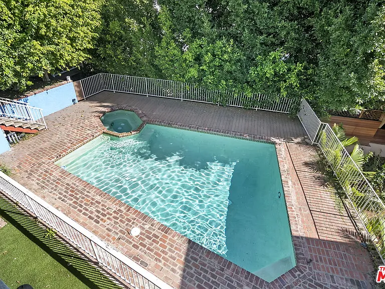 1478 Sunset Plaza Dr — Photo 27