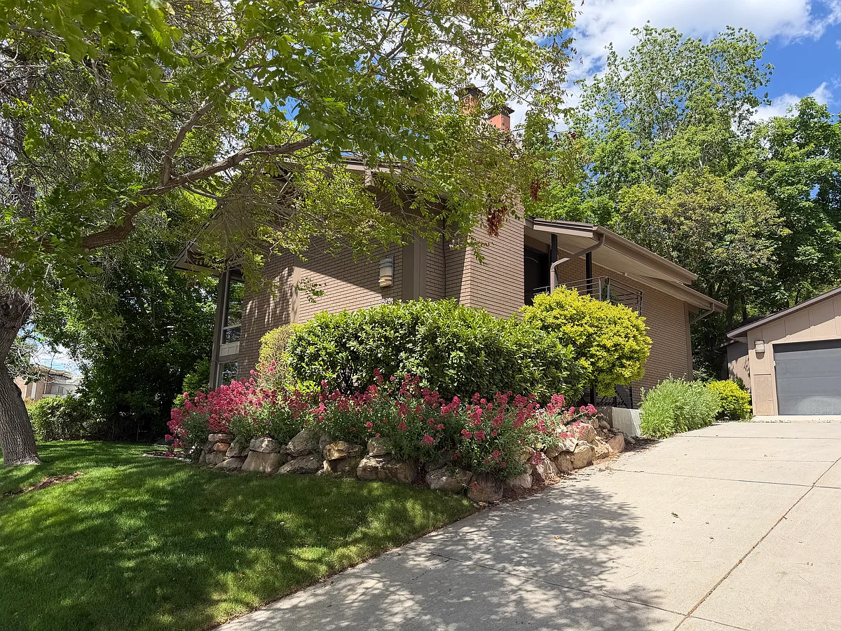Building Photo - 1825 S Foothill Dr