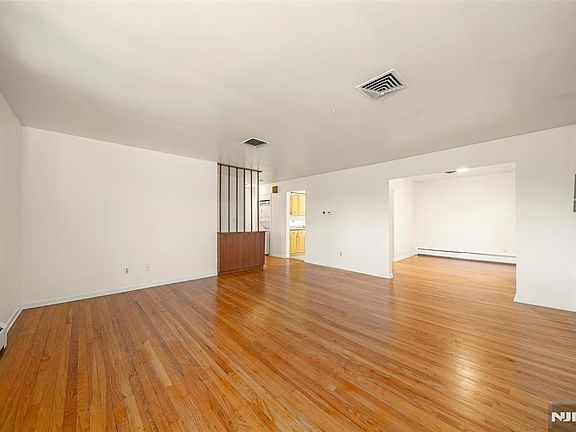 3rd image of 410 Mayer Ct Floor 2