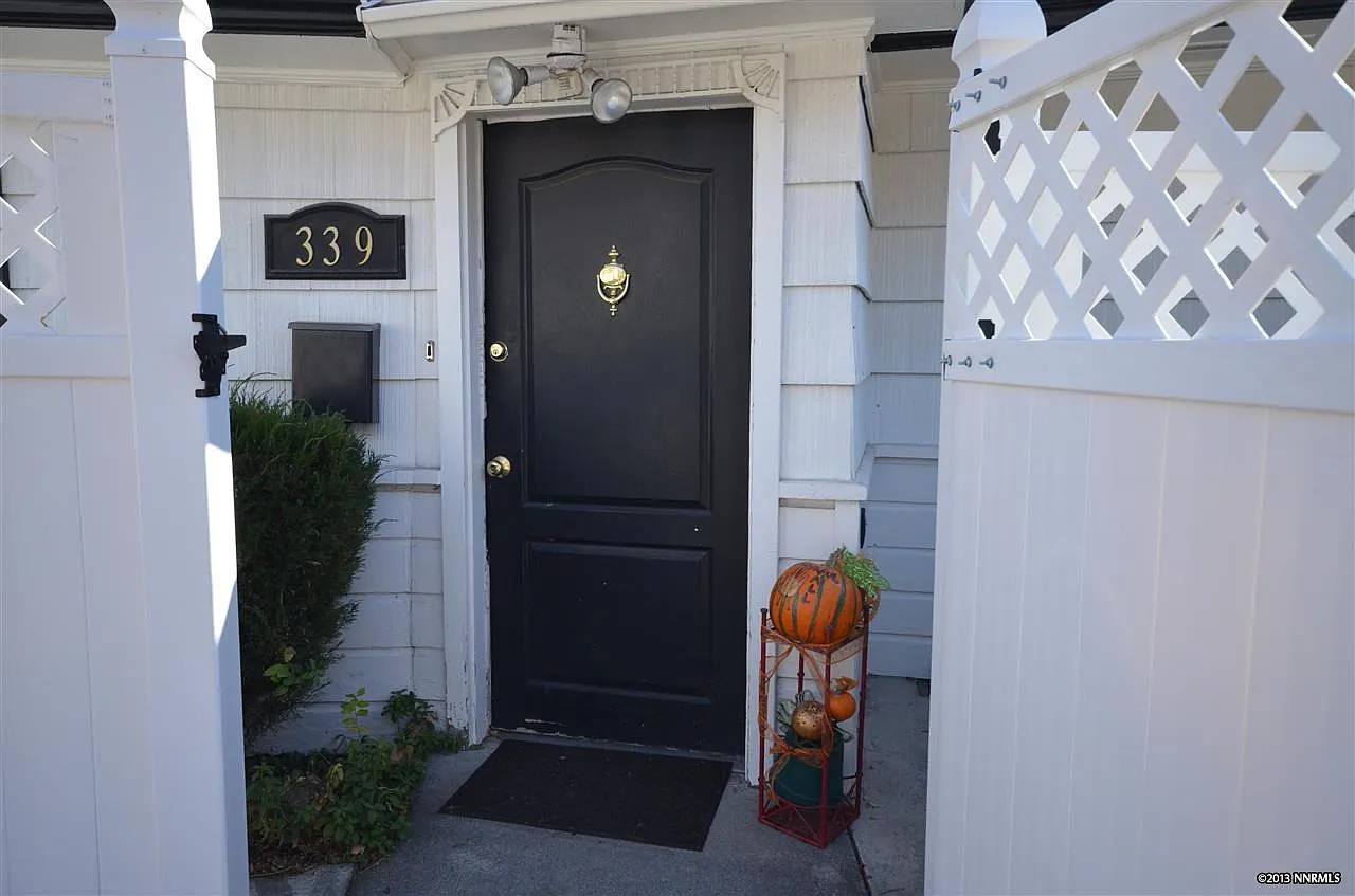 339 Mary St photo 1