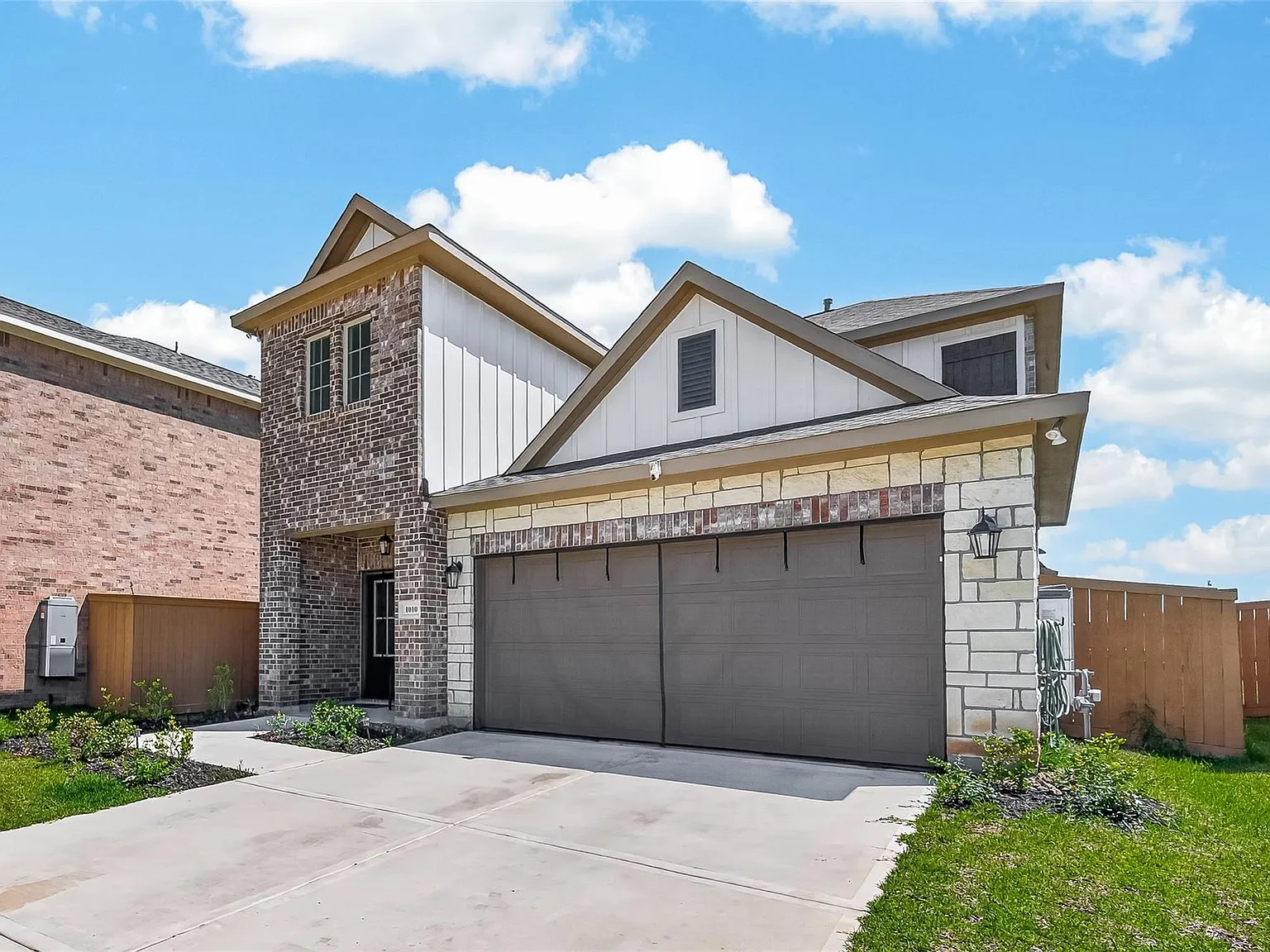 4 bed, 2.5 bath, 2264 sqft, $2,500 — Photo 3