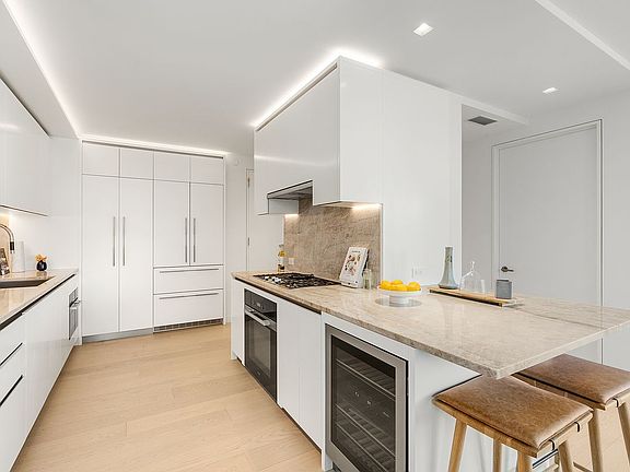 5th image of 450 Washington St APT 205