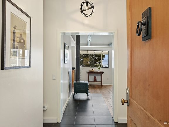 Step foot into your entryway and you already have a view of the Sound and Cascades in the distance. >