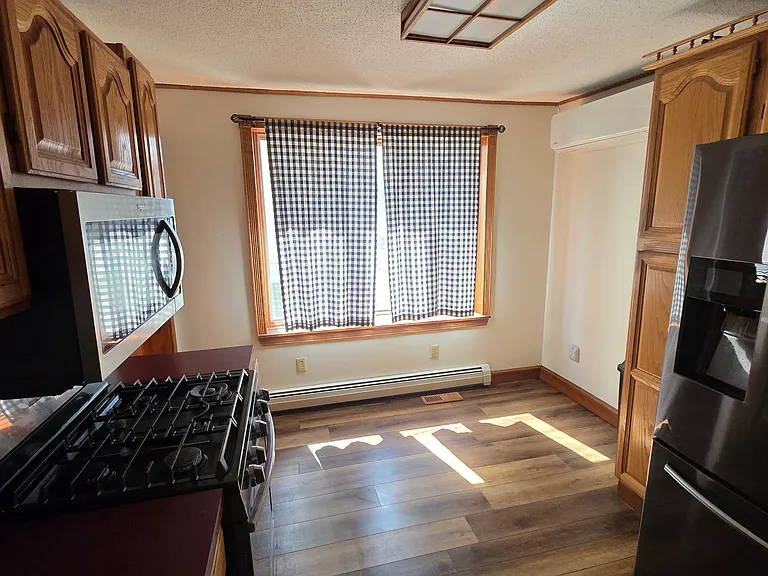 570 S Main St #1 — Photo 6