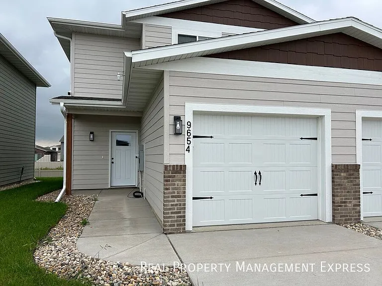 9654 W Tunis Dr — Photo 1