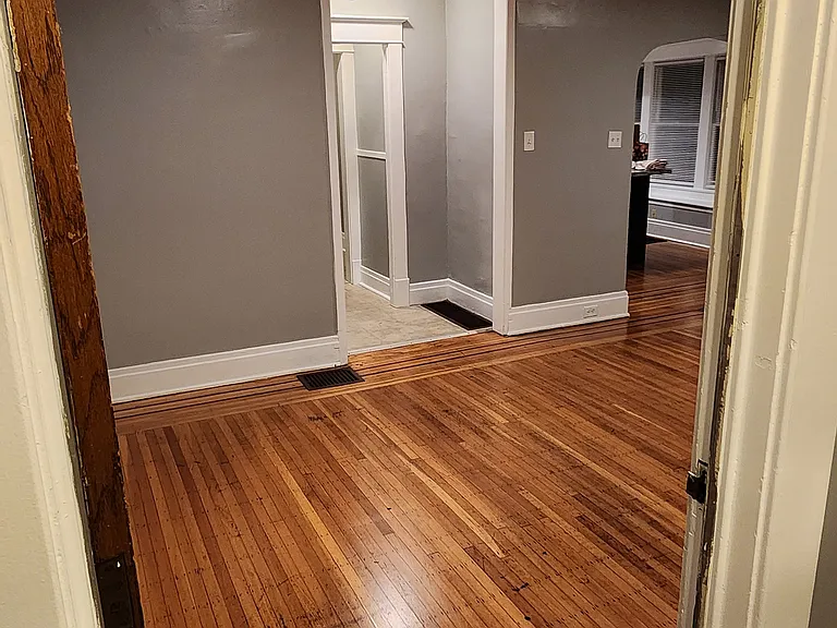 204 Winspear Ave #2 — Photo 5