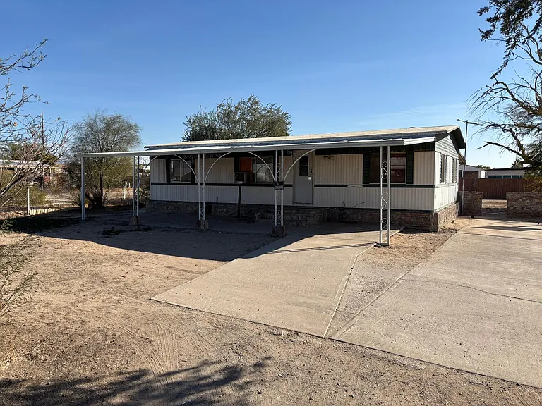 9437 S Frontage Rd — Photo 2
