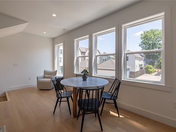 2nd image of 326 SW Sweetspire Ct
