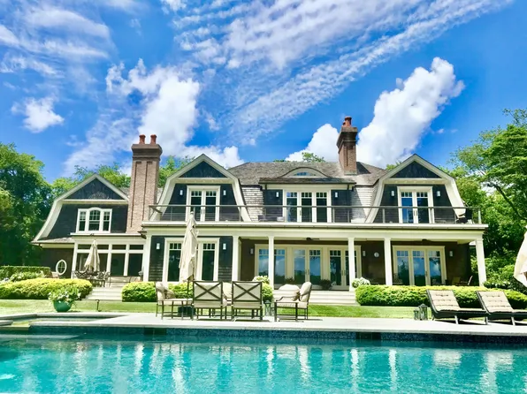 https://photos.zillowstatic.com/fp/7154a5ae27736286fbe1752a25bd297f-p_e.webp