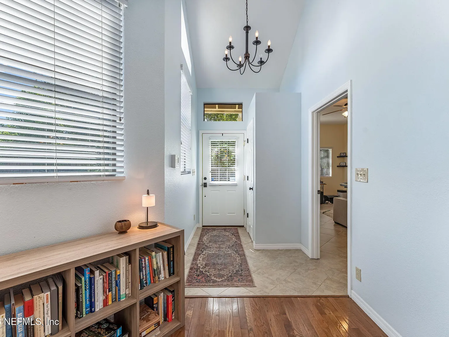 3 bed, 2.0 bath, 1900 sqft, $3,300 — Photo 3