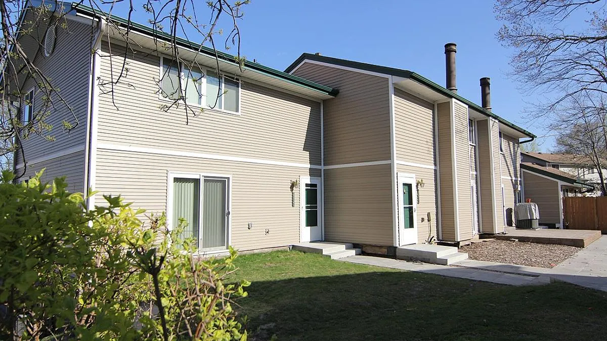 2 bed, 1048 sqft, $1,800 — Photo 2