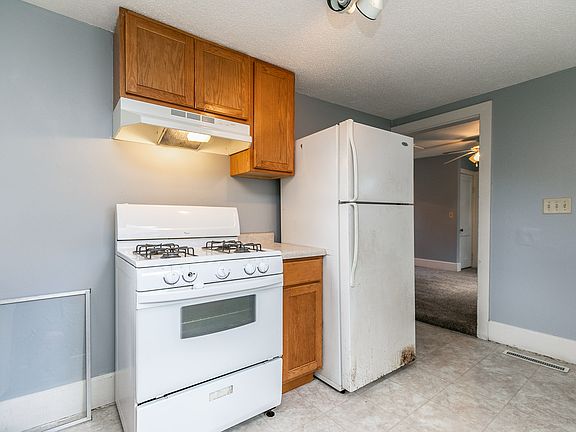 4th image of 903 Hudson Ave