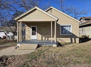 2204 SW Kensington Ct, Topeka, KS 66606