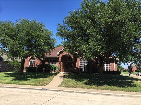 3rd image of 824 Bridle Dr