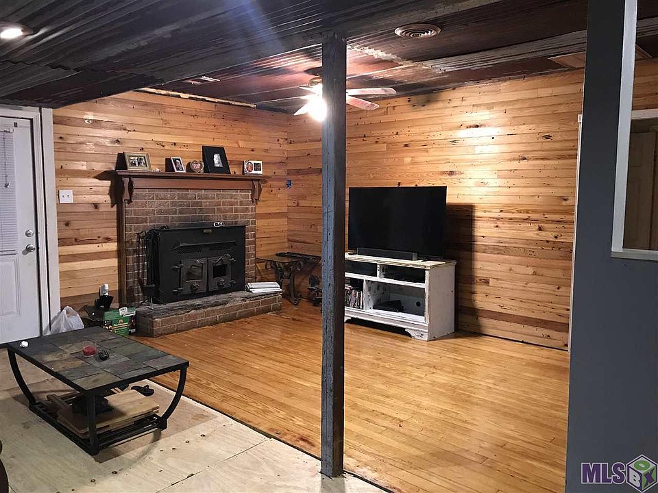 2nd image of 8018 Violet St