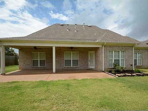 2nd image of 2898 Poplar Woods Dr