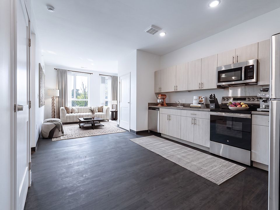 2033 Russell St, photo 3