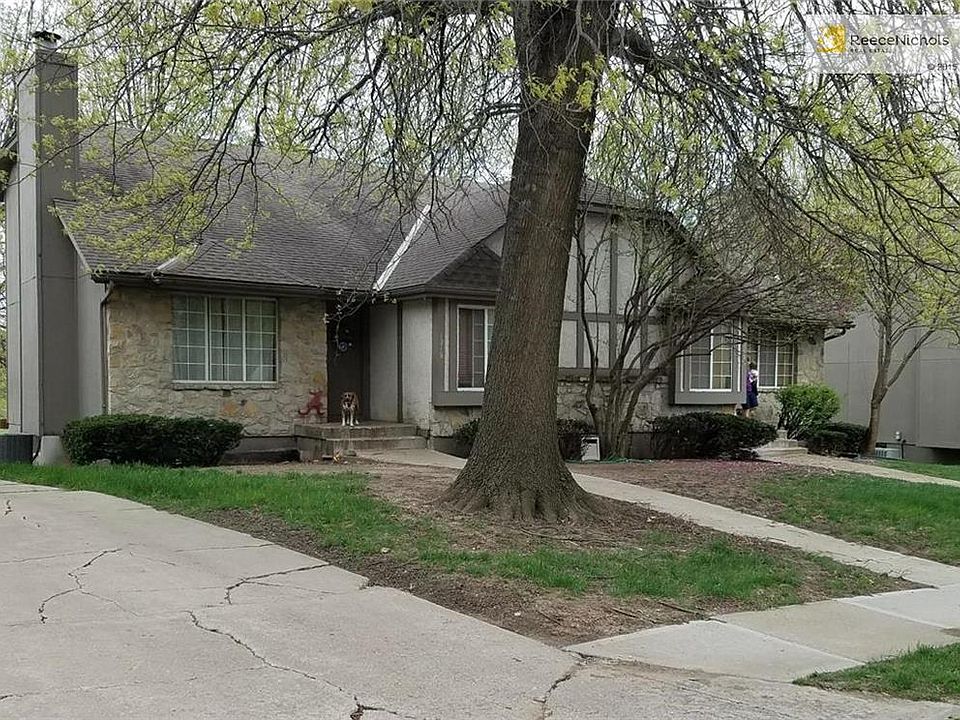1st image of 1220 NW Village Dr