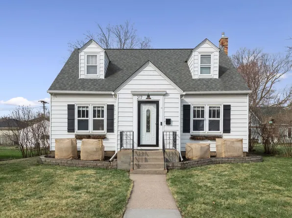 217 N Ash St, Chaska, MN 55318