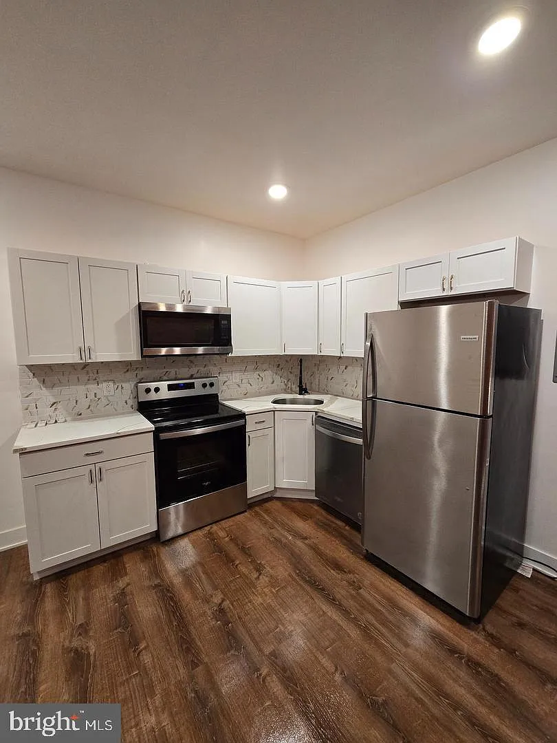 2 bed, 1.0 bath, 983 sqft, $1,500 — Photo 2