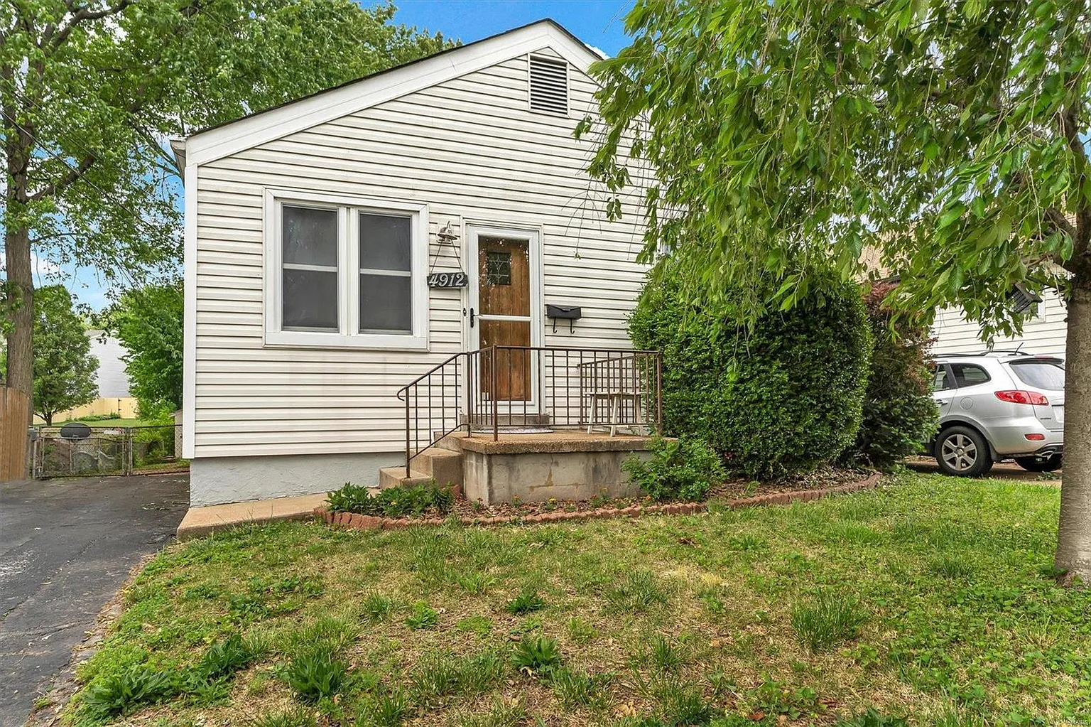 4912 Heege Rd photo 1