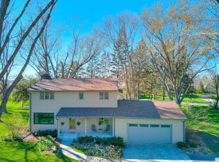 2703 Meadow Glen Rd, Ames, IA 50014
