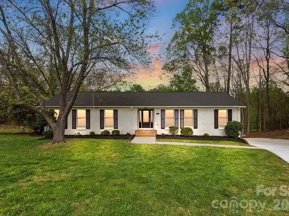 100 Chadmore Dr, Charlotte, NC 28270