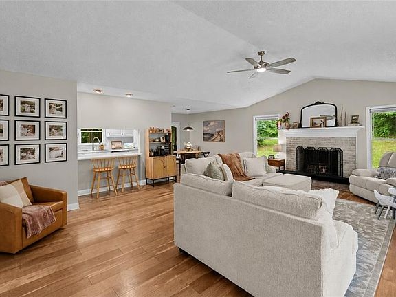 4th image of 5648 Riverside Acres Ct