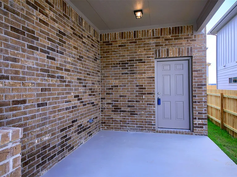 133 Mayney Ln — Photo 2