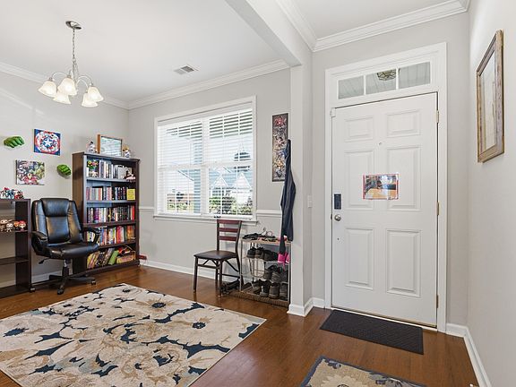 4th image of 8120 Ronda Dr
