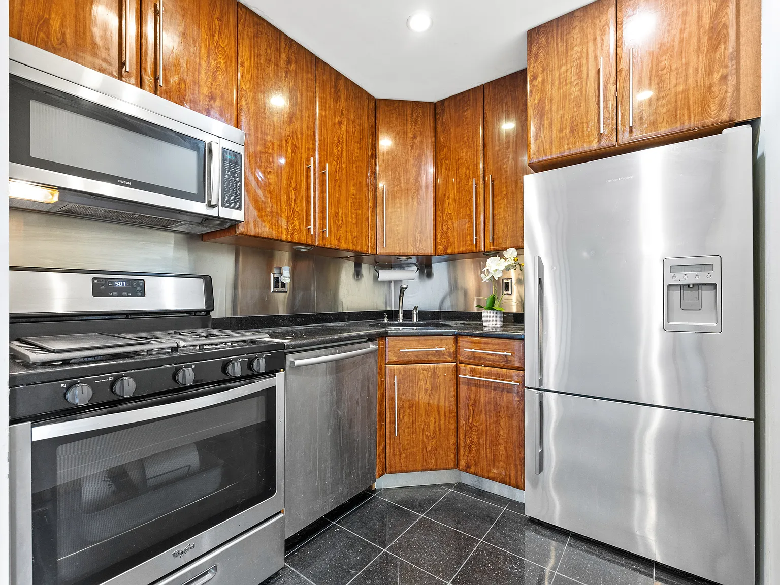 1 bed, $2,450 — Photo 2