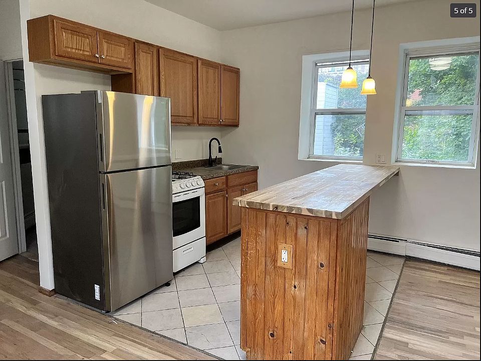 2nd image of 22 Orchard St