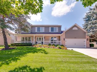 1009 Wedgewood Dr, Crystal Lake, IL 60014