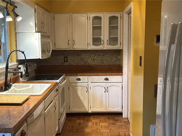 1502 Malibu Pl, Newport News, VA 23608