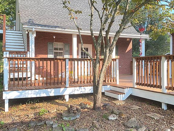 5th image of 611 Bluff Dr